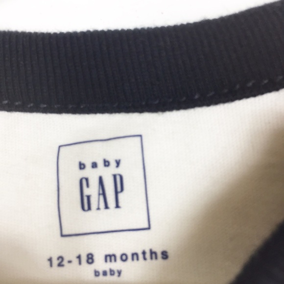 Gap Valentines I Stole Your Heart Baby Onesie - Picture 3 of 6